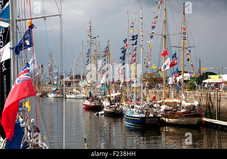 Blick auf Großseglern in James Watt Inverclyde Dock, Greenock, Schottland während der 2011 Tall Ships Race Stockfoto