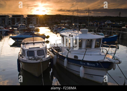 West Bay Harbour auf Dorset Jurassic Coast in der Nähe von Bridport, Dorset, England, UK Stockfoto