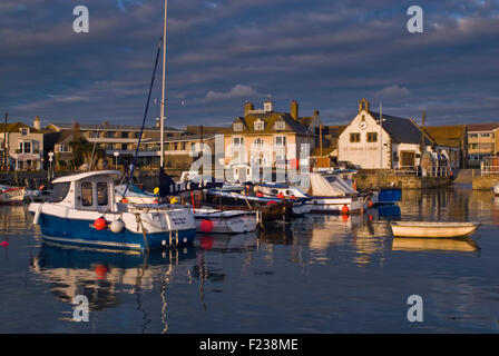 West Bay Harbour auf Dorset Jurassic Coast in der Nähe von Bridport, Dorset, England, UK Stockfoto