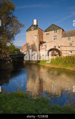 Palmers alte Brauerei gesehen von der Fluss Brite in Bridport, Dorset, England, UK Stockfoto