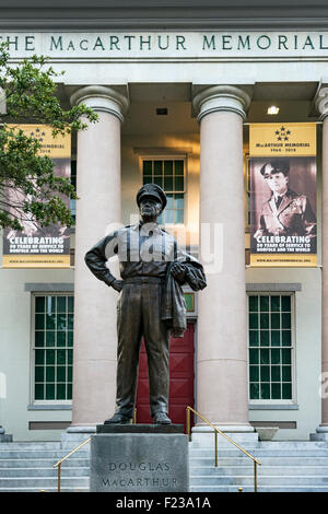 Die MacArthur Memorial Museum und Statue, Norfolk, Virginia, USA Stockfoto