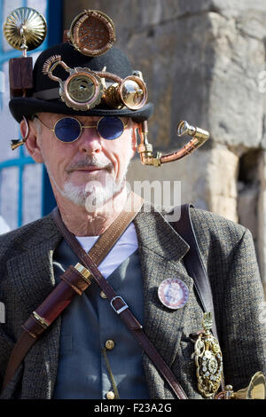 Enthusiasten besuchen das Asyl Steampunk-Festival in Lincoln UK Stockfoto