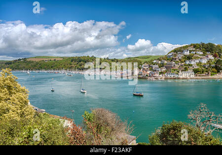 Blick auf Kingswear von Dartmouth über den Fluss Dart, Devon, England, Großbritannien Stockfoto