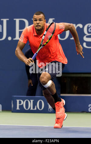 Jo-Wilfried Tsonga (FRA) im Wettbewerb bei den 2015 US Open Tennis Stockfoto