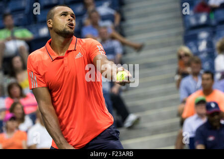 Jo-Wilfried Tsonga (FRA) im Wettbewerb bei den 2015 US Open Tennis Stockfoto