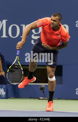 Jo-Wilfried Tsonga (FRA) im Wettbewerb bei den 2015 US Open Tennis Stockfoto