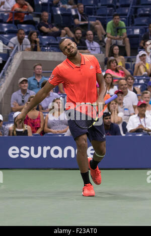 Jo-Wilfried Tsonga (FRA) im Wettbewerb bei den 2015 US Open Tennis Stockfoto