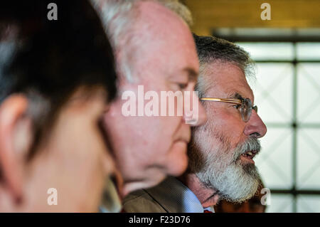 Belfast, UK. 10. September 2015.  Gerry Adams gibt seine Stellungnahmen vor der DUP Austritt aus der Northern Ireland Executive. Bildnachweis: Stephen Barnes/Alamy Live-Nachrichten Stockfoto