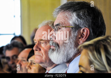 Belfast, UK. 10. September 2015. Gerry Adams und Martin McGuinness geben ihre Stellungnahmen vor der DUP aus dem Nordirischen. Credit: Stephen Barnes/Alamy leben Nachrichten Stockfoto