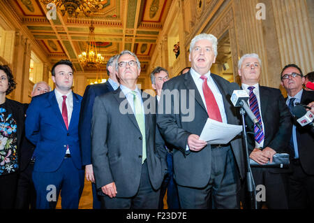 Belfast, UK. 10. September 2015.  Alisdair McDonnell auf einer Pressekonferenz mit anderen SDLP MLAs Credit: Stephen Barnes/Alamy Live News Stockfoto