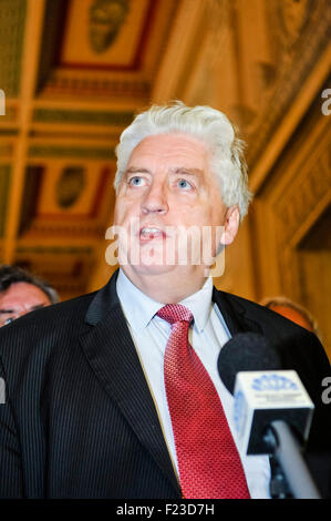 Belfast, UK. 10. September 2015.  Alisdair McDonnell auf einer Pressekonferenz Credit: Stephen Barnes/Alamy Live News Stockfoto