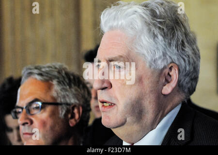 Belfast, UK. 10. September 2015.  Alisdair McDonnell und Alex Attwood (SDLP) auf einer Pressekonferenz Credit: Stephen Barnes/Alamy Live News Stockfoto