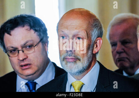 Belfast, UK. 10. September 2015.  Allianz-Parteichef und Justizminister, David Ford, gibt seine Meinung vor der DUP Austritt aus der Northern Ireland Executive. Bildnachweis: Stephen Barnes/Alamy Live-Nachrichten Stockfoto