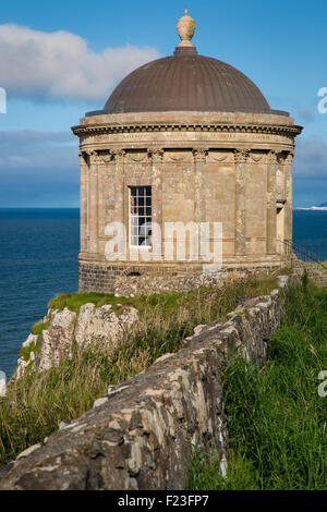 Mussenden Temple entlang der atlantischen Küste in der Nähe von Castlerock, County Londonderry, Nordirland, Vereinigtes Königreich Stockfoto