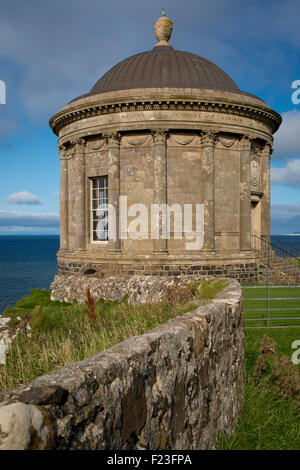 Mussenden Temple entlang der atlantischen Küste in der Nähe von Castlerock, County Londonderry, Nordirland, Vereinigtes Königreich Stockfoto