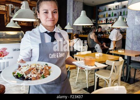 Madrid Spanien, Hispanic Ethnic Plaza de la Independencia, Cafe & Tapas, Restaurant Restaurants Essen Essen Essen Essen Cafe, Essen, innen, Hispanic Ethnic Wom Stockfoto