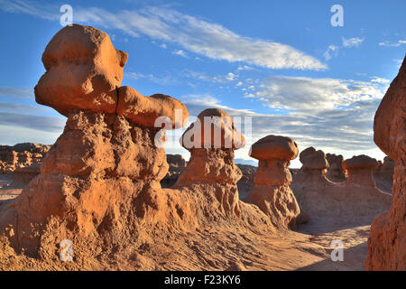 Hoodoos in allen Formen und Größen im Goblin Valley State Park entlang der San Rafael Swell und Highway 24 in Ost-Zentral-Utah Stockfoto