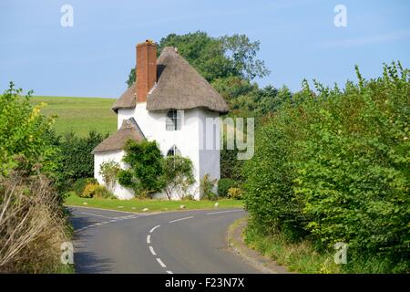 Stanton zeichnete, Somerset, England. Die 18. C alt Toll House auch bekannt als das Runde Haus auf B3130 Turnpike Straße Stockfoto