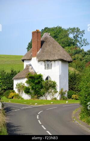 Stanton zeichnete, Somerset, England. Die 18. C alt Toll House auch bekannt als das Runde Haus auf B3130 Turnpike Straße Stockfoto