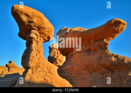 Hoodoos in allen Formen und Größen im Goblin Valley State Park entlang der San Rafael Swell und Highway 24 in Ost-Zentral-Utah Stockfoto