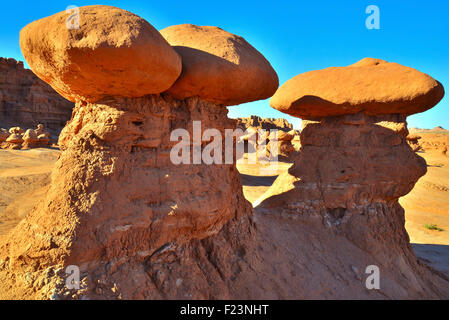 Hoodoos in allen Formen und Größen im Goblin Valley State Park entlang der San Rafael Swell und Highway 24 in Ost-Zentral-Utah Stockfoto