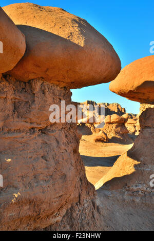 Hoodoos in allen Formen und Größen im Goblin Valley State Park entlang der San Rafael Swell und Highway 24 in Ost-Zentral-Utah Stockfoto