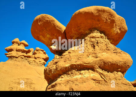 Hoodoos in allen Formen und Größen im Goblin Valley State Park entlang der San Rafael Swell und Highway 24 in Ost-Zentral-Utah Stockfoto