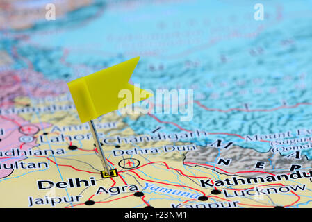 Delhi fixiert auf einer Karte von Asien Stockfoto