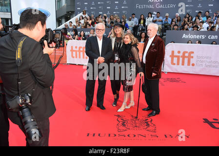 Toronto, Ontario, Kanada. 10. Sep, 2015. (L-R) TIFF-Mitbegründer HENK VAN DER KOLK, YANKA VAN DER KOLK, SARI RUDA MARSHALL und TIFF-Mitbegründer WILLIAM MARSHALL besuchen Fox Searchlight "Abriss" Toronto International Film Festival-Gala-Präsentation auf Roy Thomson Hall in Toronto, Kanada. Bildnachweis: Igor Vidyashev/ZUMA Draht/Alamy Live-Nachrichten Stockfoto