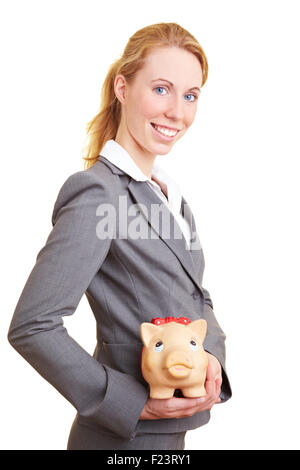 Geschäftsfrau, die ein großes Sparschwein in ihren Händen hält Stockfoto