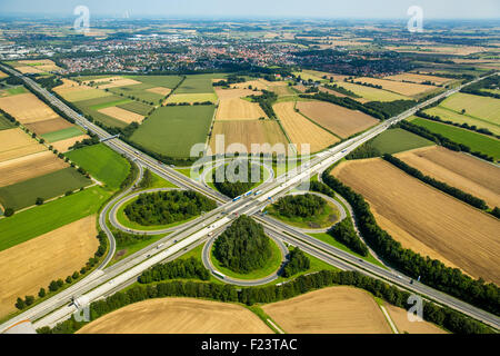 Autobahnkreuz A44 und A445, Kleeblatt-Kreuzung am Werl, Nordrhein-Westfalen, Deutschland Stockfoto