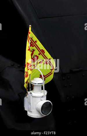 Tweedbank. Scottish Borders UK. 9. September 2015. Königliche Flagge auf die Königin Zug. (Union of South Africa). Eröffnung der neuen Bahnlinie im Tweedbank. Schottischen Borders. Bildnachweis: Mark Pink/Alamy Live-Nachrichten Stockfoto