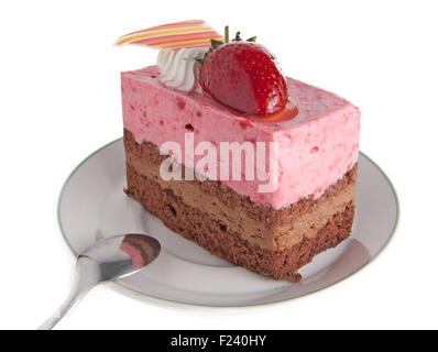 Erdbeer-Mousse-Kuchen mit Schokolade. Stockfoto