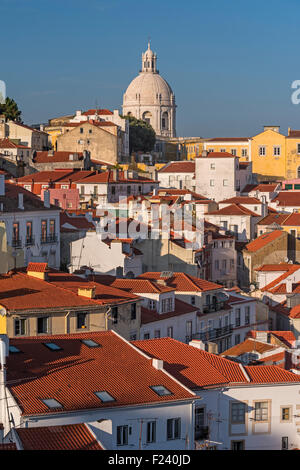 Blick über Alfama Viertel Santa Engracia Kirche Lissabon Portugal Stockfoto