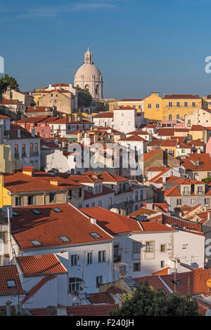 Blick über Alfama Viertel Santa Engracia Kirche Lissabon Portugal Stockfoto