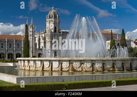 Mosteiro Dos Jeronimos und Brunnen Belem von Lissabon Portugal Stockfoto