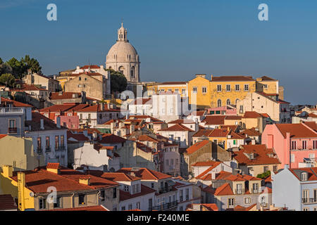 Blick über Alfama Viertel Santa Engracia Kirche Lissabon Portugal Stockfoto