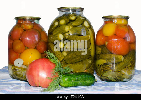 der Topf Tomaten, Gurken, eingelegte für Wintergemüse, Tomaten, Tomaten Gurken im Glas, Tomaten in der bank Stockfoto