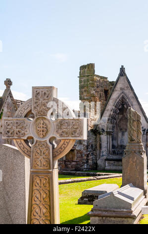 Keltisches Kreuz auf einem Friedhof in St. Andrews, Schottland Stockfoto