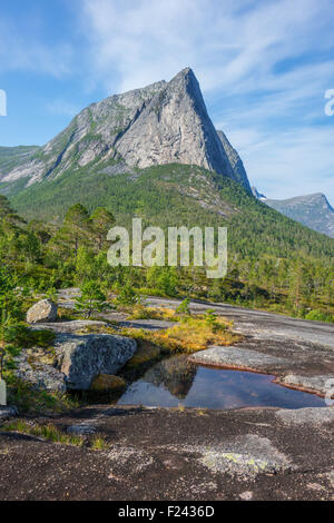 Eidetind Eidetinden Berg von Verdenssvaet Welten Bramme, riesige Granitplatte in der Nähe von Narvik, Arktis Noway, Wildnis, Freiflächen Stockfoto