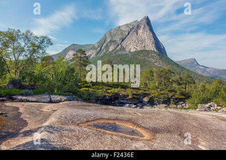 Eidetind Eidetinden Berg von Verdenssvaet Welten Bramme, riesige Granitplatte in der Nähe von Narvik, Arktis Noway, Wildnis, Freiflächen Stockfoto