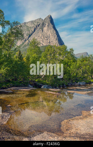 Eidetind Eidetinden Berg von Verdenssvaet Welten Bramme, riesige Granitplatte in der Nähe von Narvik, Arktis Noway, Wildnis, Freiflächen Stockfoto