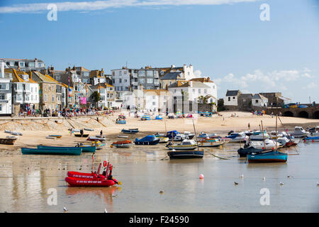 St Ives Hafen bei Flut, Cornwall, UK. Stockfoto