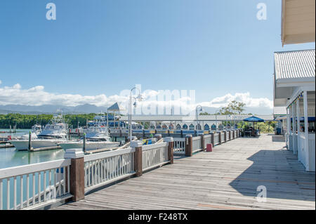 Marina Mirage mit kleinen Hafen von Port Douglas, Far North Queensland Stockfoto