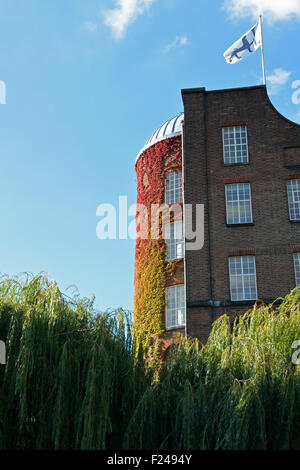 Historischen St James Mill, Heimat der Jarrolds Drucker, neben dem Fluss Wensum in Whitefriars, Norwich Stockfoto