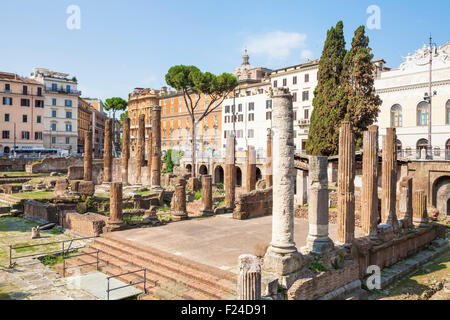 Ruinen von vier römischen Theatern im Largo di Torre Argentina oder largo argentina ein quadratisches Katzenschutzgebiet von Torre Argentina in Rom Italien Roma Lazio EU Stockfoto