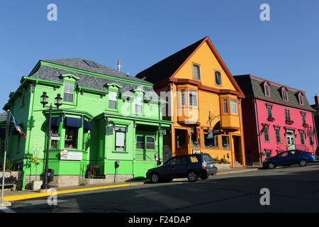 Bunte Häuser auf King Street in Lunenburg in Nova Scotia, Kanada. Stockfoto