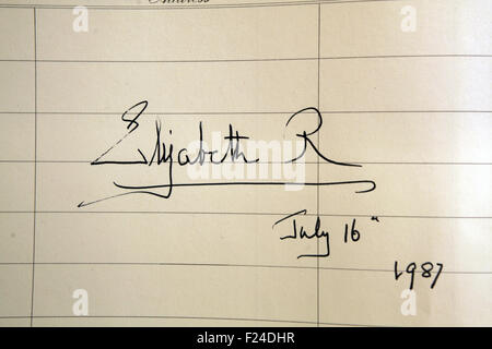 Unterschrift der HM Königin Elizabeth 2. 1987 unterzeichnet Stockfoto