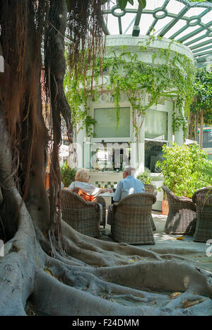 -Ruhen in Coffee-Shops-Alicante (Spanien). Stockfoto