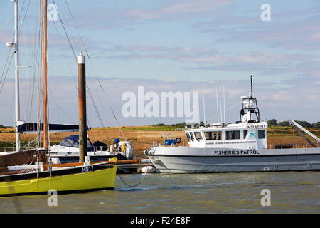 Ein Patrouillenboot der Küstenfischerei in Brighlingsea, Essex, England. Stockfoto